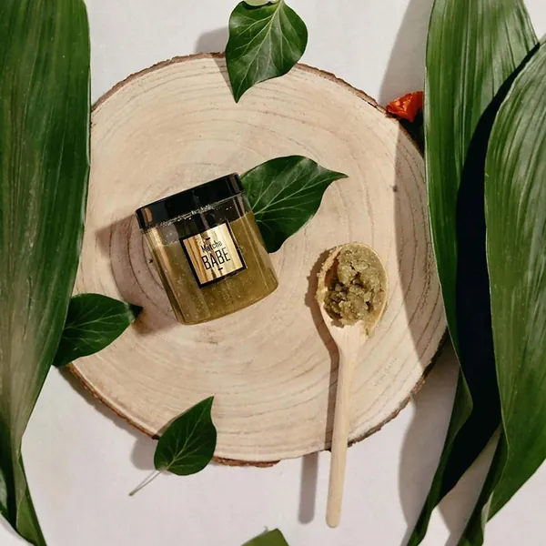 Sve za tuširanje LA PIEL Matcha BABE piling za telo 350g